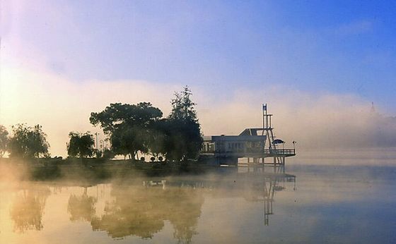 Hồ Xuân Hương mờ sương