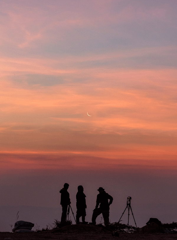 Các nhiếp ảnh gia trên đỉnh Pinhatt. Ảnh: Phạm Anh Dũng