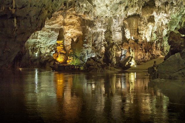 inside Phong Nha Cave 8