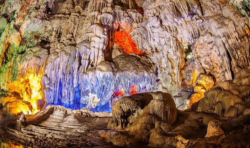Sung Sot cave in Ha Long