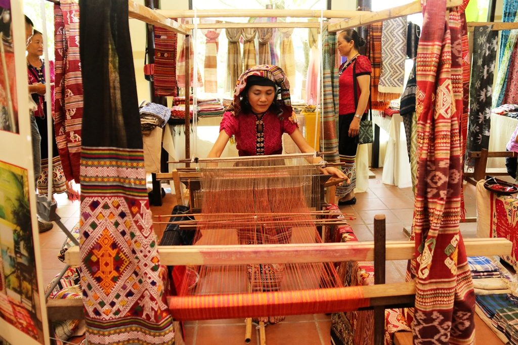 Hoa Tien Traditional Brocade Weaving Village tour package