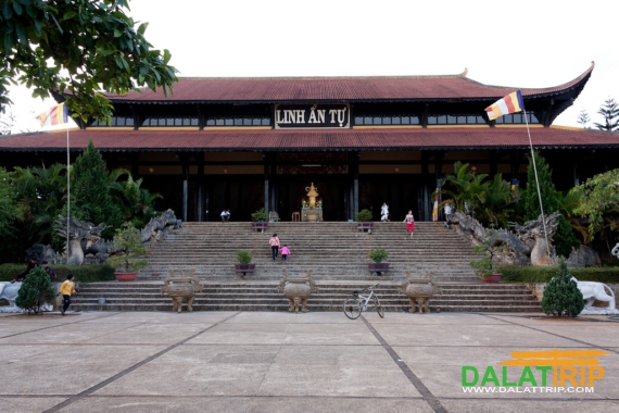 The main hall of Linh An Pagoda